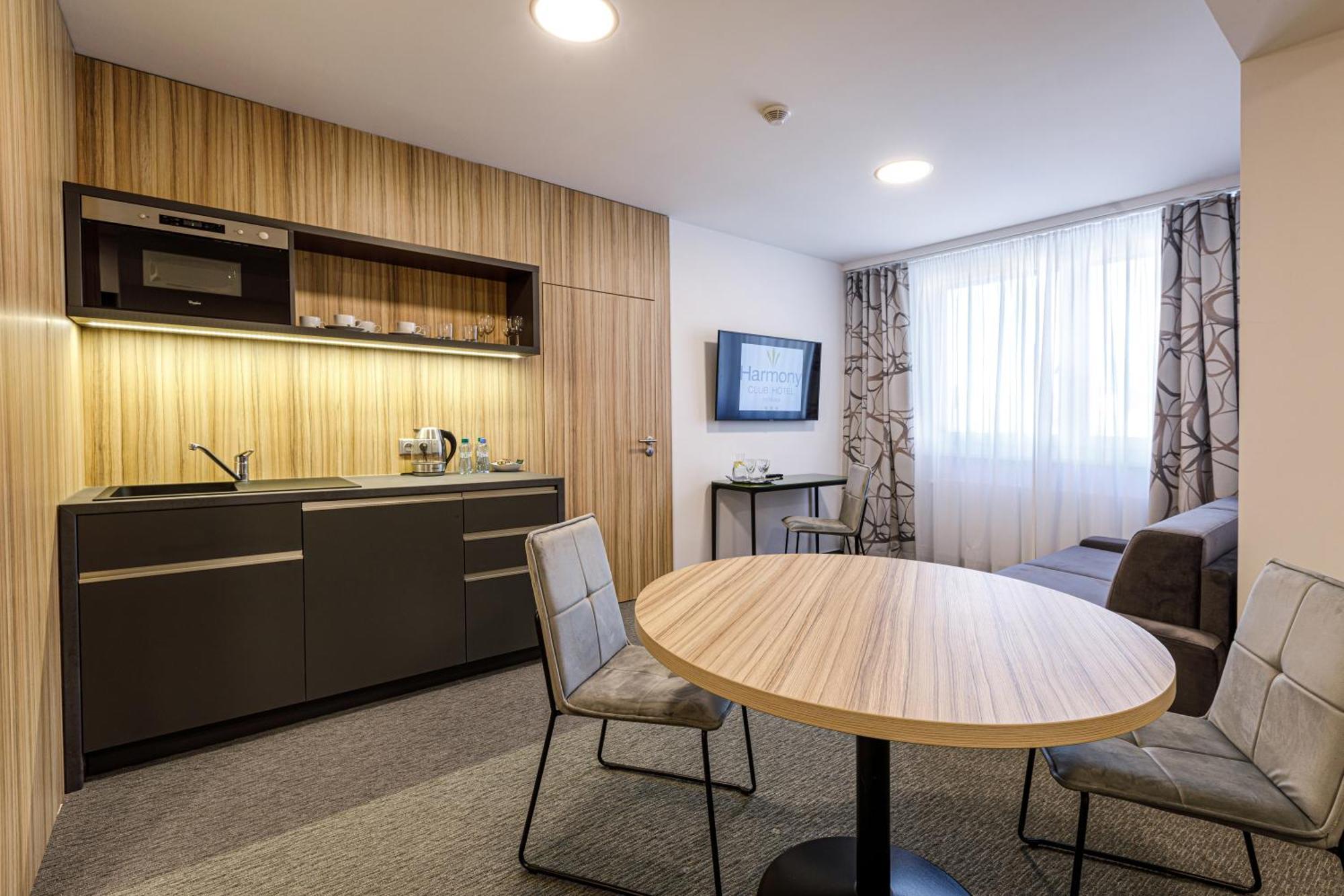 Hotel Harmony Club